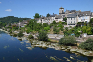 Vue les quais d'Argentat
