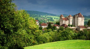 Vue sur le village de Curemonte et ses châteaux