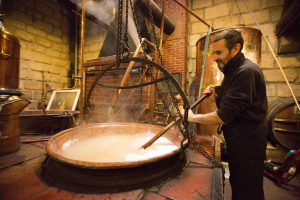 La distillation des liqueurs : une étape clé
