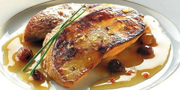 Plate of pan-fried foie gras with white wine
