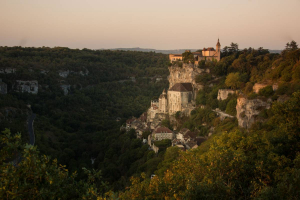 Vue sur la cité de Rocamadour et le canyon de l'Alzou