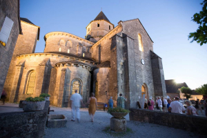 Vue extérieure de l'église de Saint-Robert
