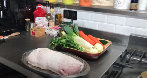 Ingrédients présentés pour préparer la tête de veau