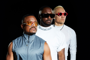 Groupe Black Eyed Peas sur fond noir
