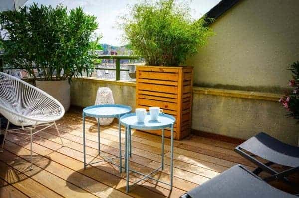 La terraza de un apartamento amueblado en el centro de Brive