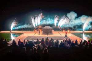 spectacle de feu depuis la plage du La du causse
