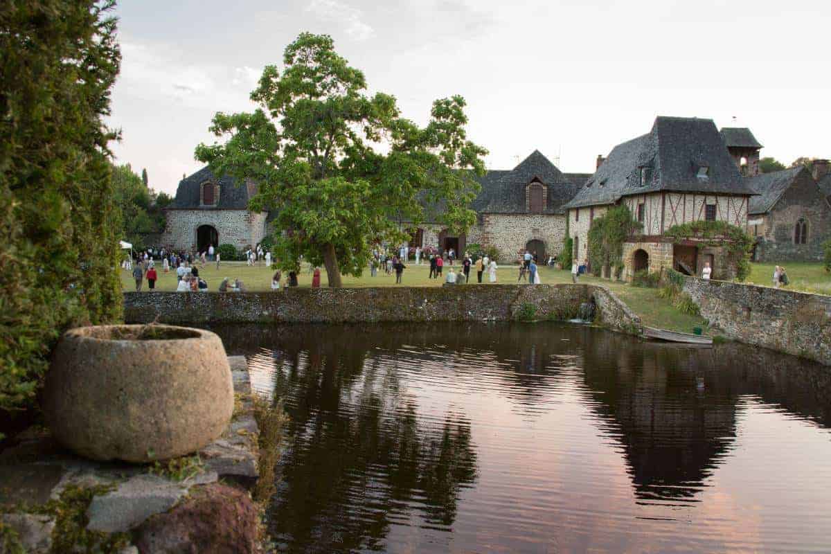 Uitzicht op het landgoed en de vijver