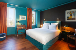 Vue sur une chambre d'un hôtel de charme du centre-ville de Brive