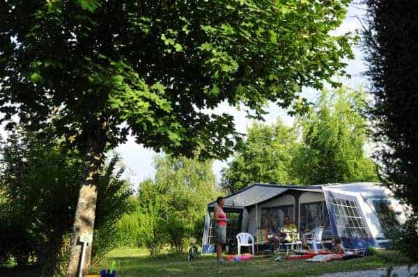 Een caravan op de camping van Coiroux