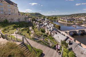 Vue sur Terrasson et la Vézère depuis les hauteurs de la ville
