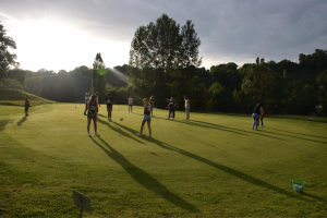 green de golf avec ombre soleil