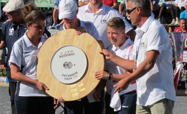 Prijsuitreiking aan de winnaars tijdens de 3 Dagen Pétanque in Objat