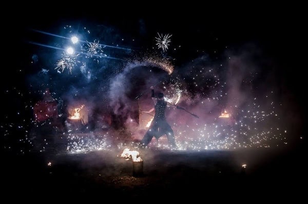 Foto van de vuurshow in Belizama