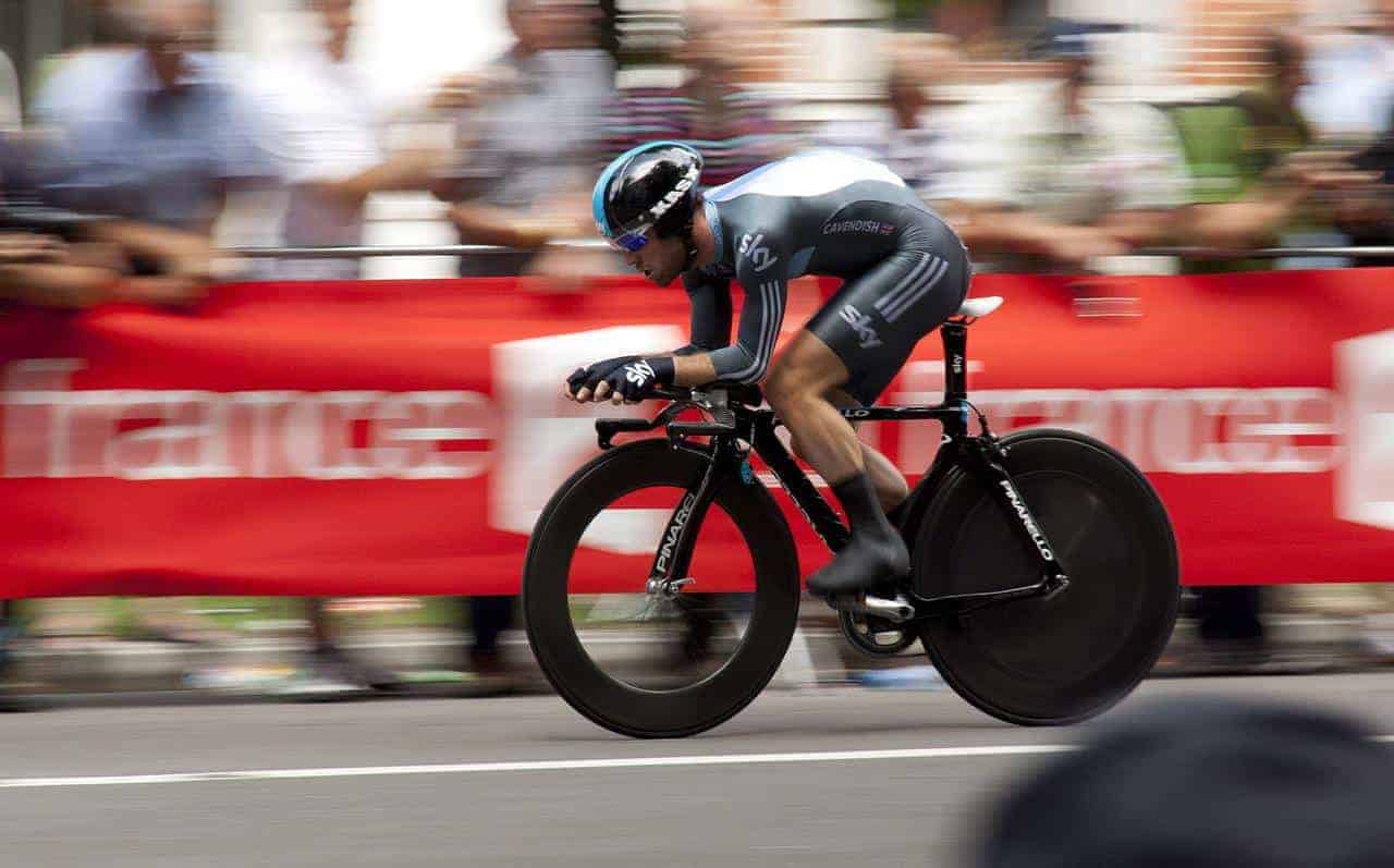 Coureur cycliste lors d'un contre-la-montre