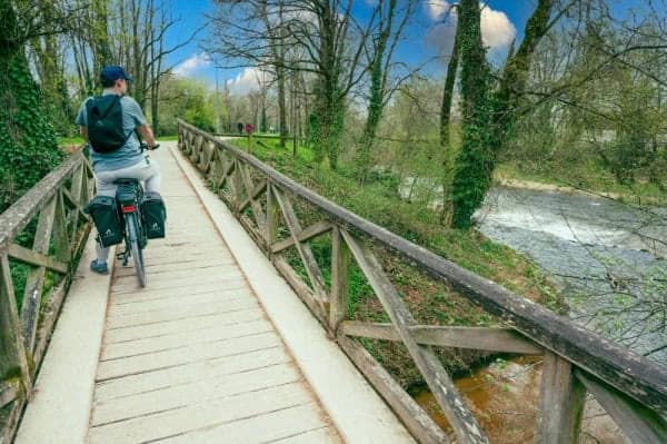 Vélo empruntant la voie verte de Brive