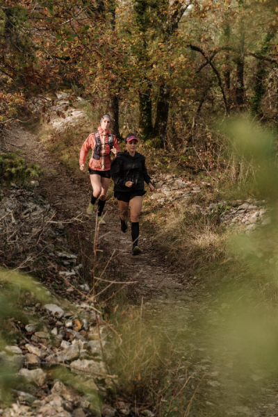 Photo of two women trail running in the Correze countryside.