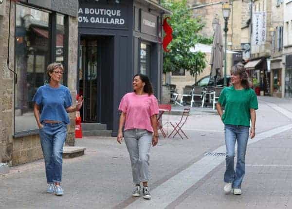 Céline, Audrey en Marilyne dragen het T-shirt "Maggie