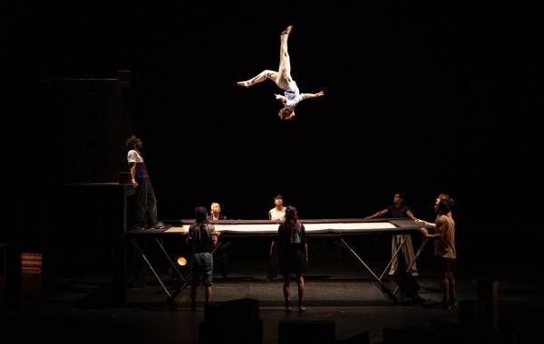 photo du spectacle Salto présent dans la programmation de Noël de l'Empreinte à Brive