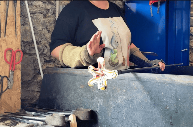 Réalisation d'une fleur en verre Fleur en verre sculpté réalisé par L'Alchimiste