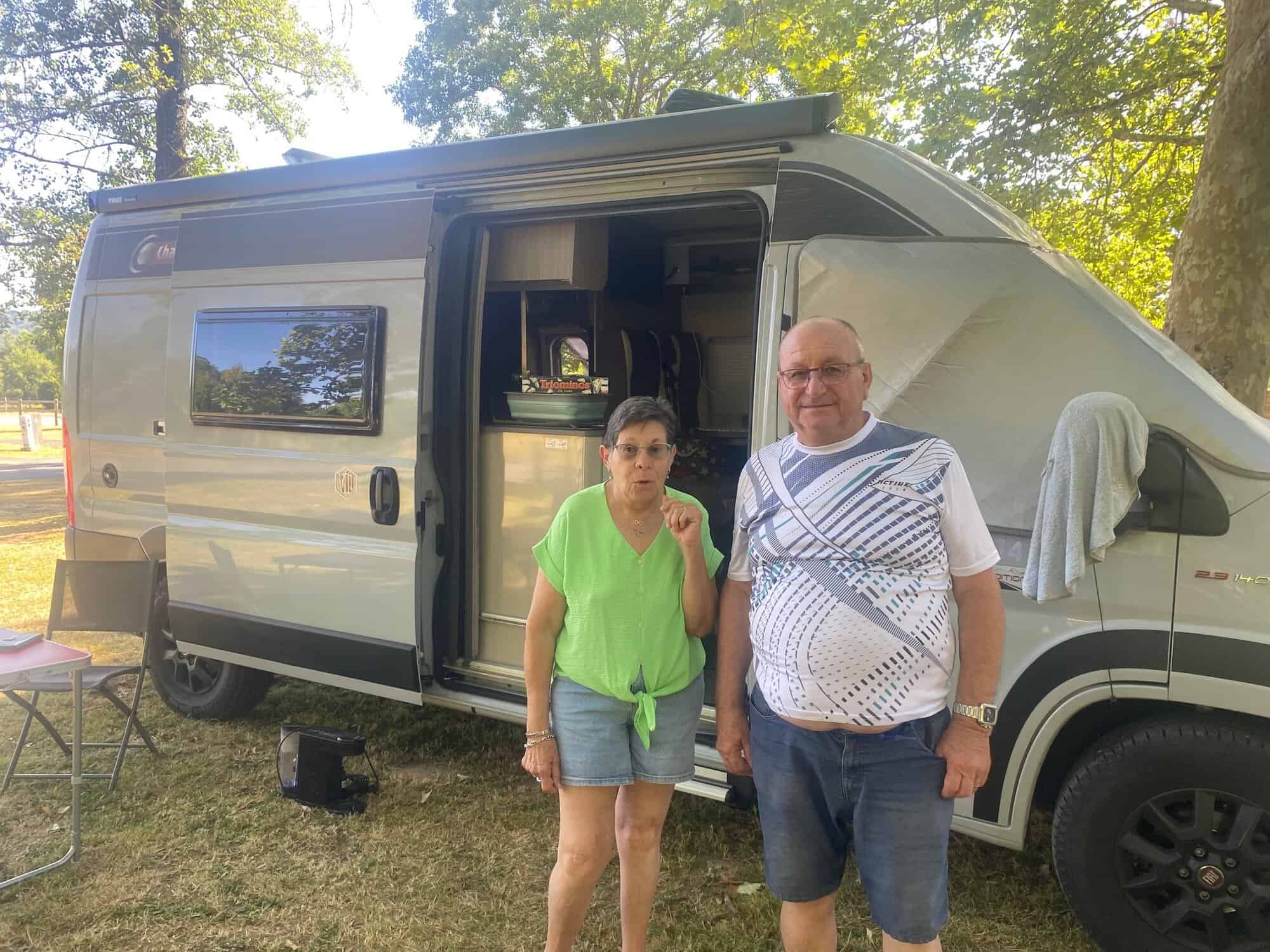 Couple de camping-caristes ayant séjourné à l'aire de camping car d'Allassac en Corrèze.