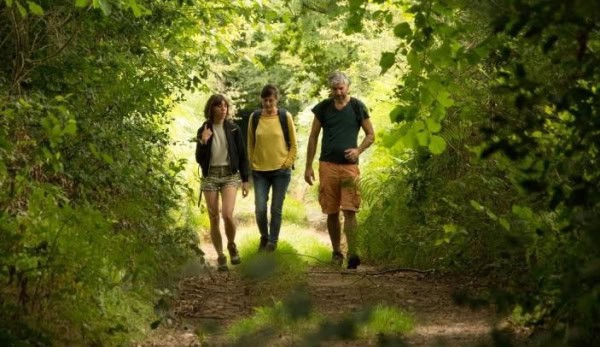 Groupe faisant une randonnée en Corrèze